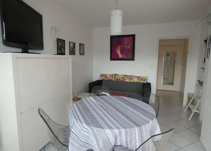 2 Pieces Avec Piscine, Parking Prive, Proche Commerces Et Plage, Expose Sud - Fr-1-328-264 Lejlighed *